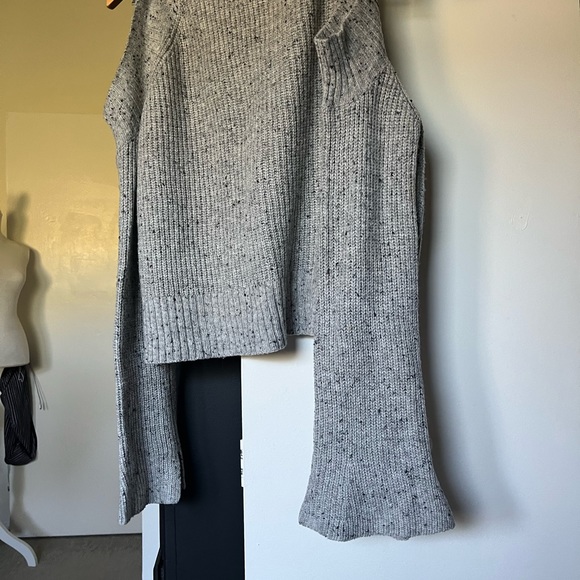 Sweater - Picture 6 of 6